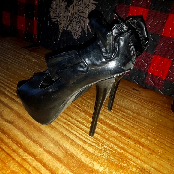 Women's Stilettos - Picture 1 of 2